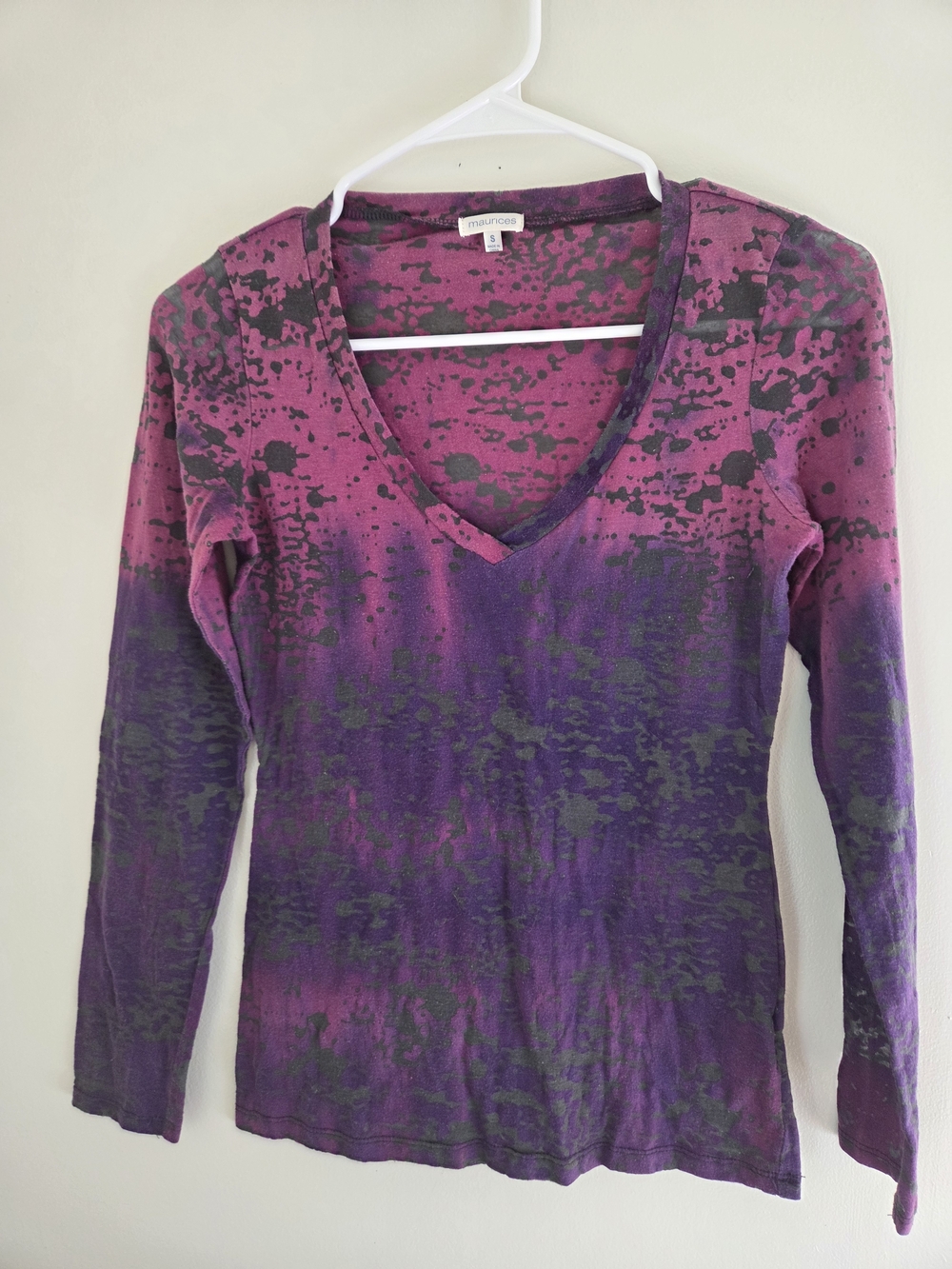 Maurices Purple & Pink V-Neck Long Sleeve Tee